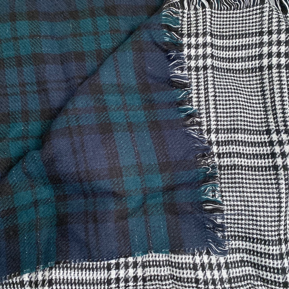 Blanket Scarf/Shawl - Two-toned Plaid